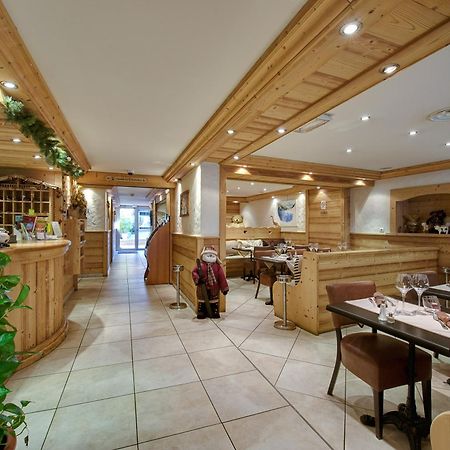 Hotel Du Commerce Thones Bagian luar foto