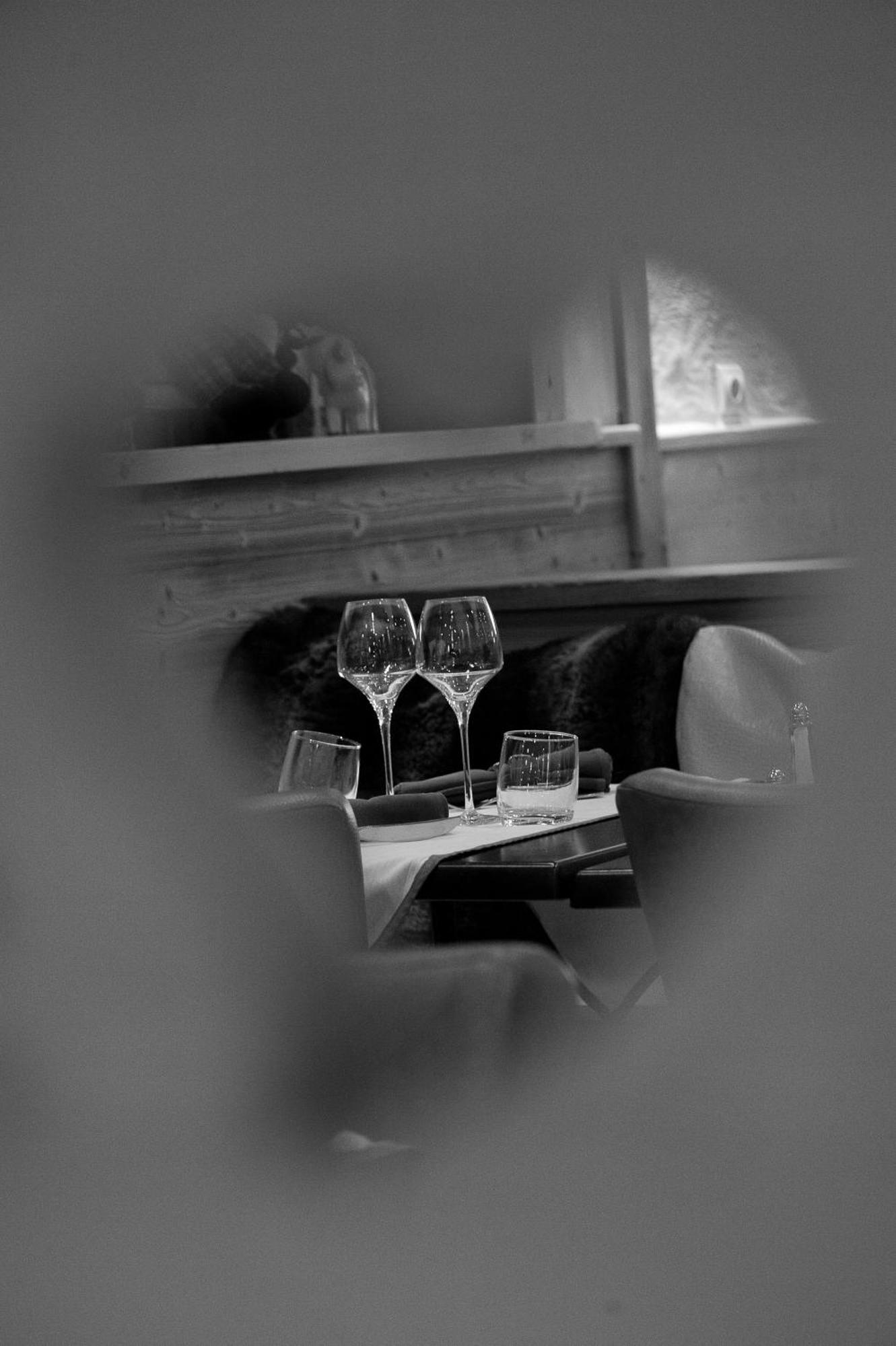 Hotel Du Commerce Thones Bagian luar foto